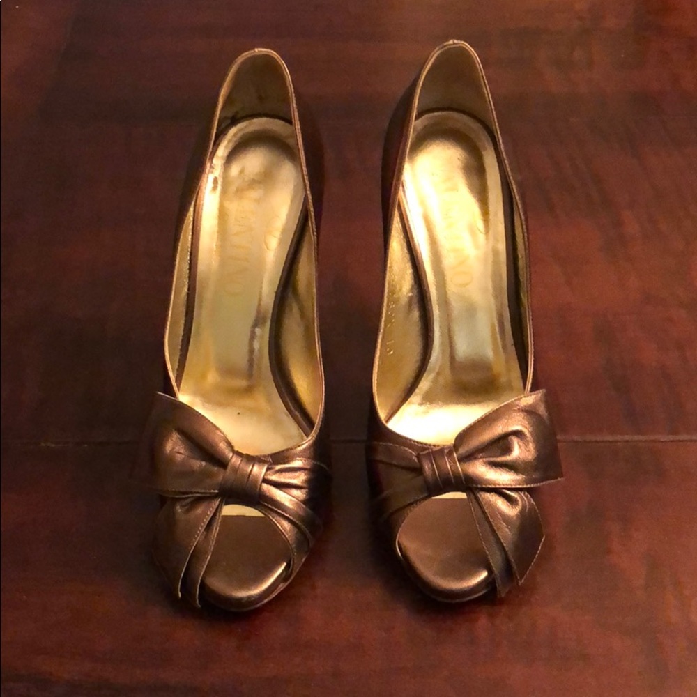 Valentino Bow Pump in Bronze